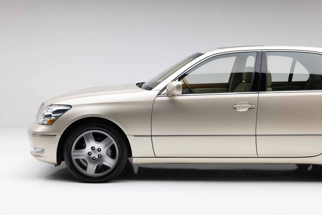 2005 Lexus LS 3rd Gen - Image 17 of 31