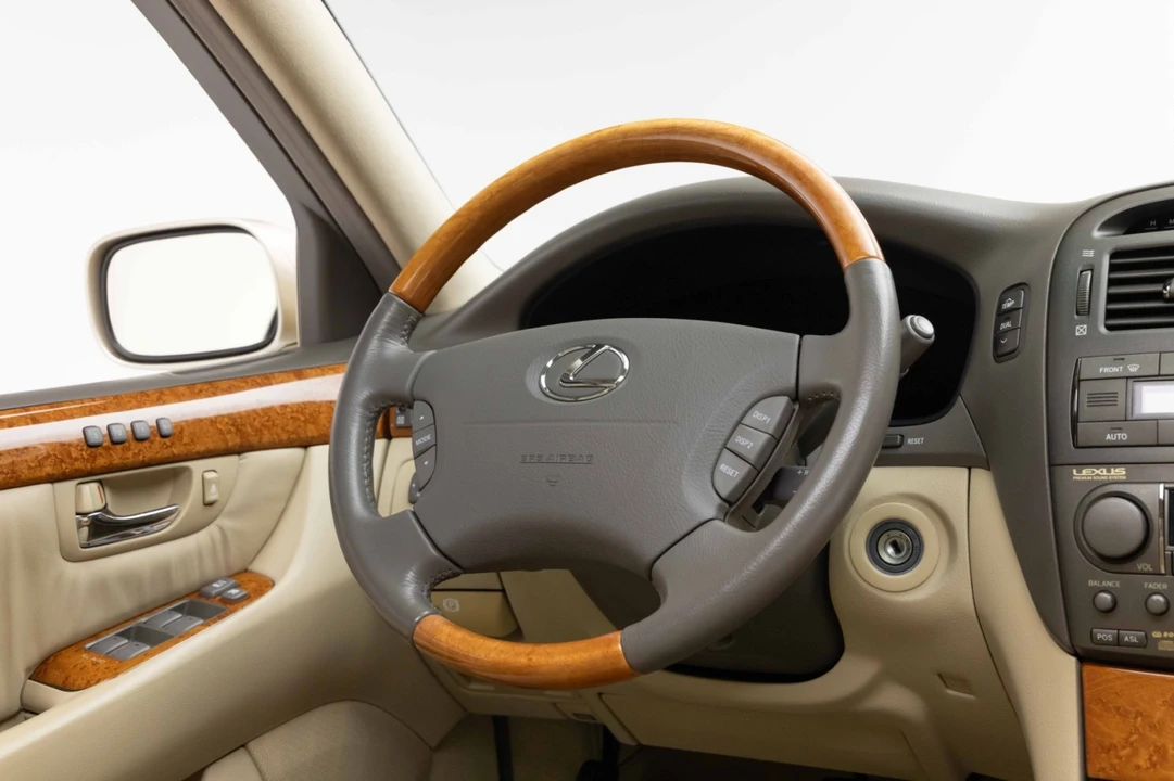 2005 Lexus LS 3rd Gen - Image 10 of 31