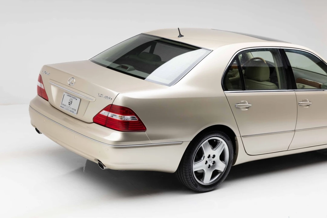 2005 Lexus LS 3rd Gen - Image 27 of 31
