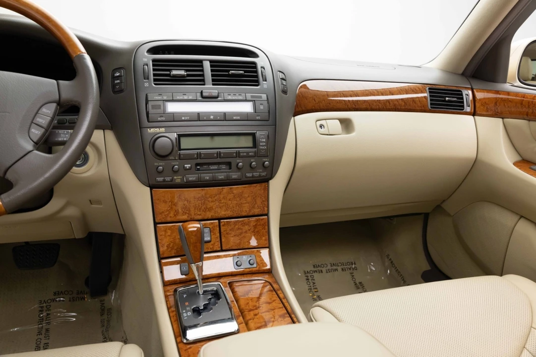 2005 Lexus LS 3rd Gen - Image 26 of 31