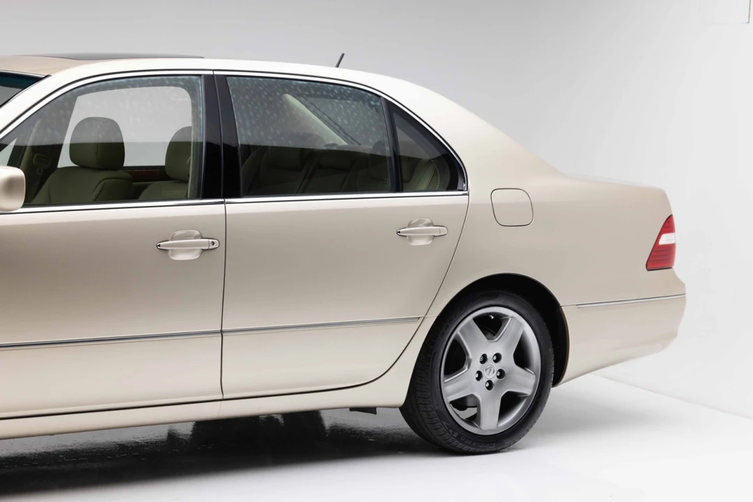 2005 Lexus LS 3rd Gen - Image 29 of 31