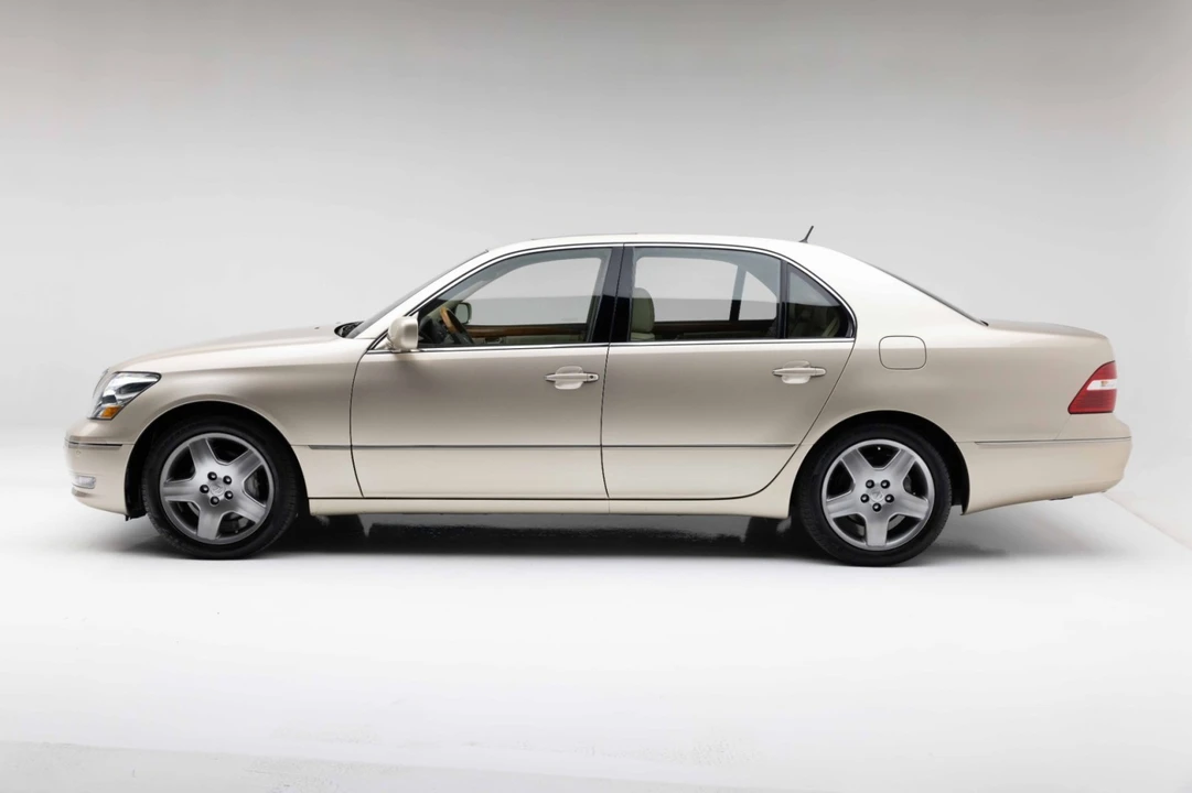 2005 Lexus LS 3rd Gen - Image 9 of 31