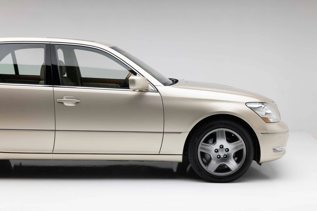 2005 Lexus LS 3rd Gen - Image 23 of 31