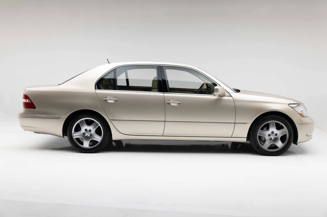 2005 Lexus LS 3rd Gen - Image 11 of 31