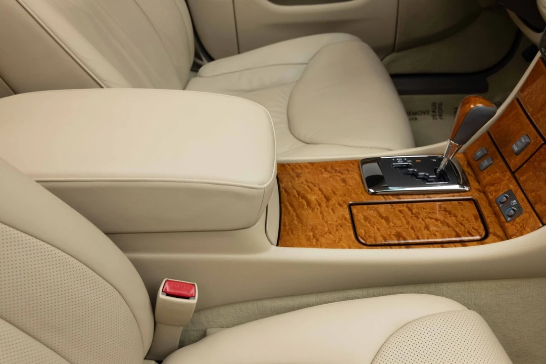 2005 Lexus LS 3rd Gen - Image 20 of 31