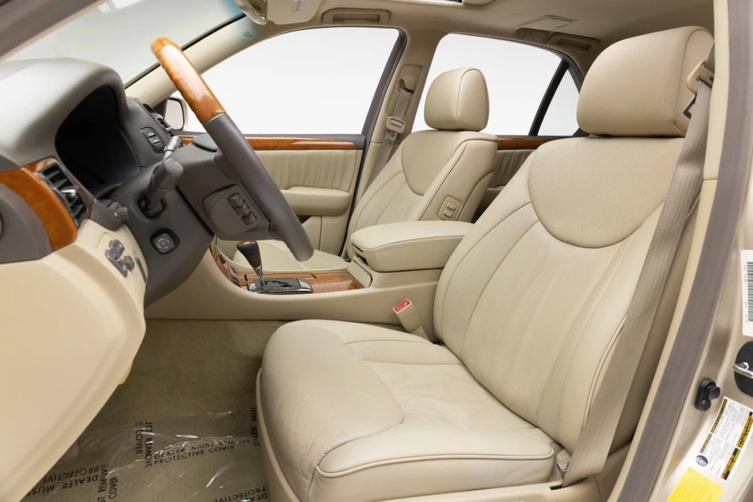 2005 Lexus LS 3rd Gen - Image 8 of 31