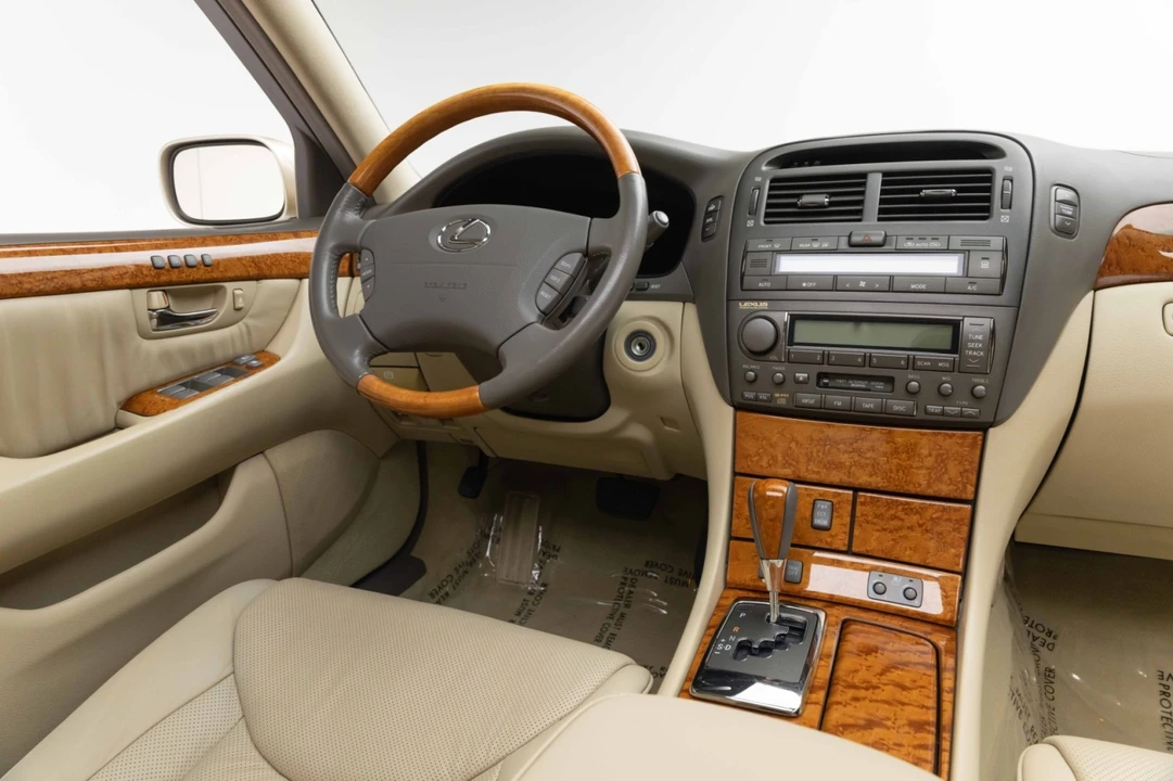 2005 Lexus LS 3rd Gen - Image 12 of 31