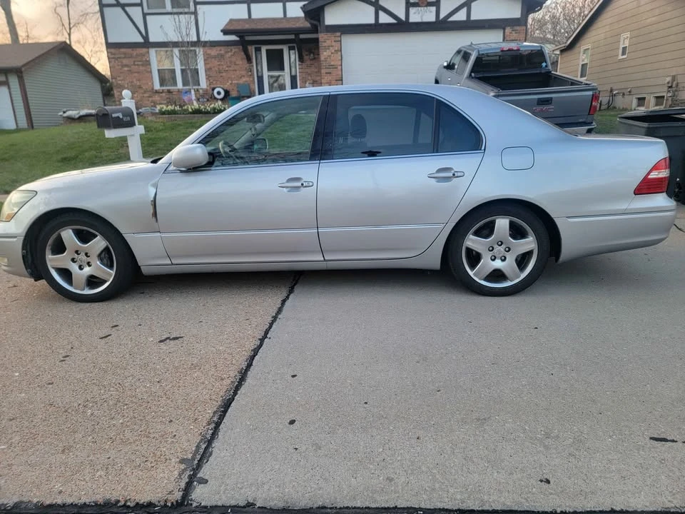2005 Lexus LS 3rd Gen - Image 4 of 16