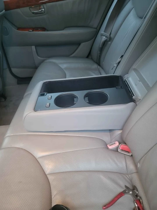 2005 Lexus LS 3rd Gen - Image 11 of 16