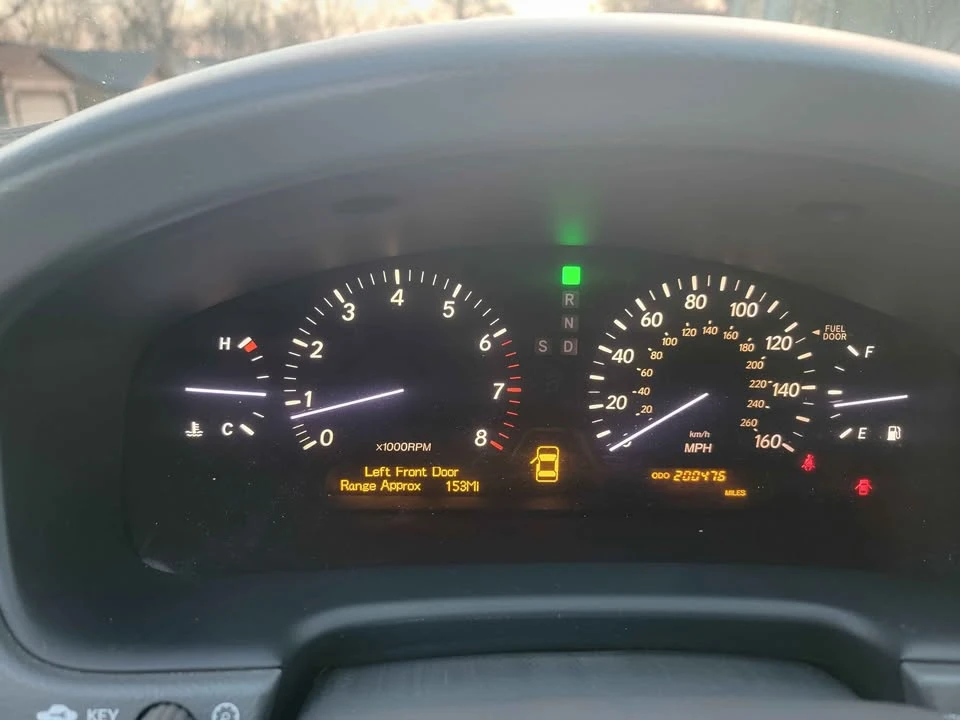 2005 Lexus LS 3rd Gen - Image 9 of 16