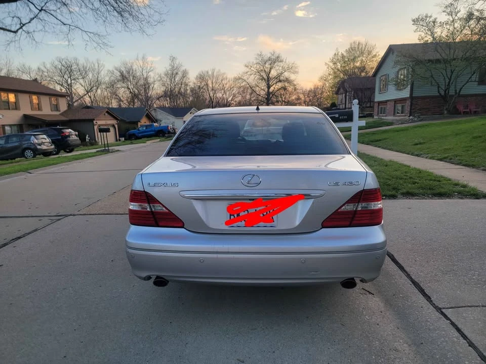 2005 Lexus LS 3rd Gen - Image 5 of 16