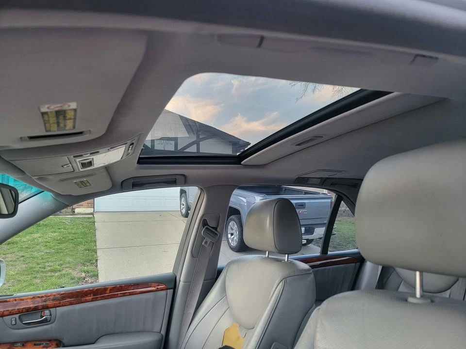 2005 Lexus LS 3rd Gen - Image 7 of 16