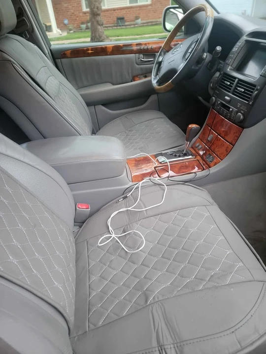 2005 Lexus LS 3rd Gen - Image 13 of 16