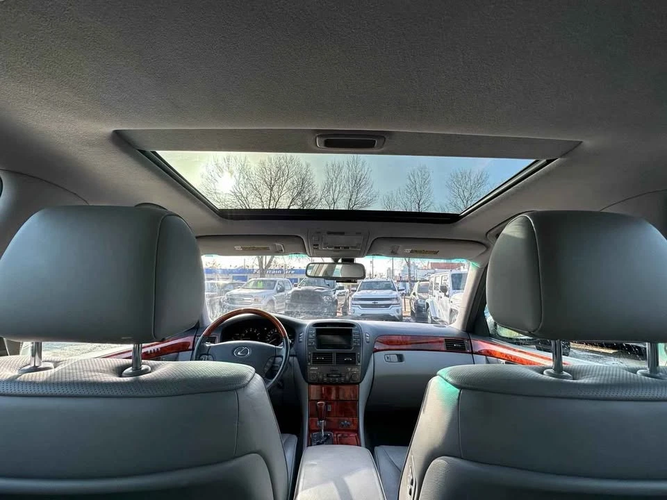 2005 Lexus LS 3rd Gen - Image 5 of 9