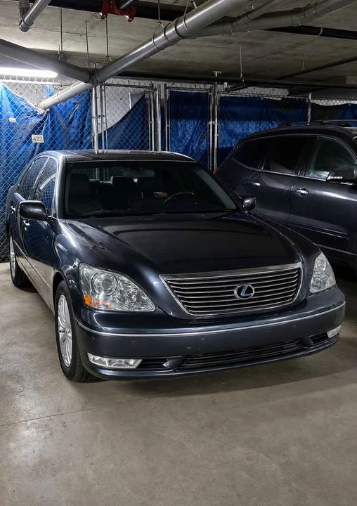 2005 Lexus LS 3rd Gen - Image 3 of 9