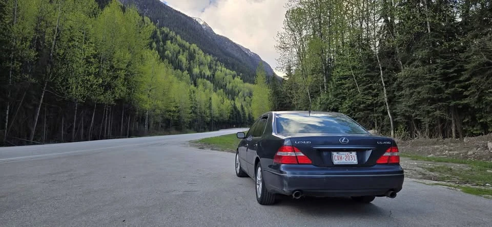 2005 Lexus LS 3rd Gen - Image 2 of 9