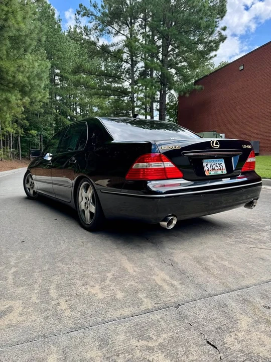 2005 Lexus LS 3rd Gen - Image 3 of 11