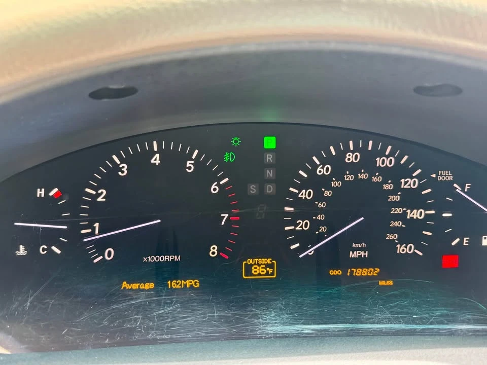 2005 Lexus LS 3rd Gen - Image 10 of 11