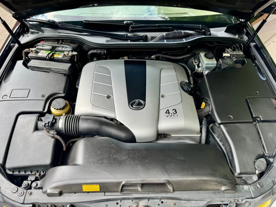 2005 Lexus LS 3rd Gen - Image 9 of 11