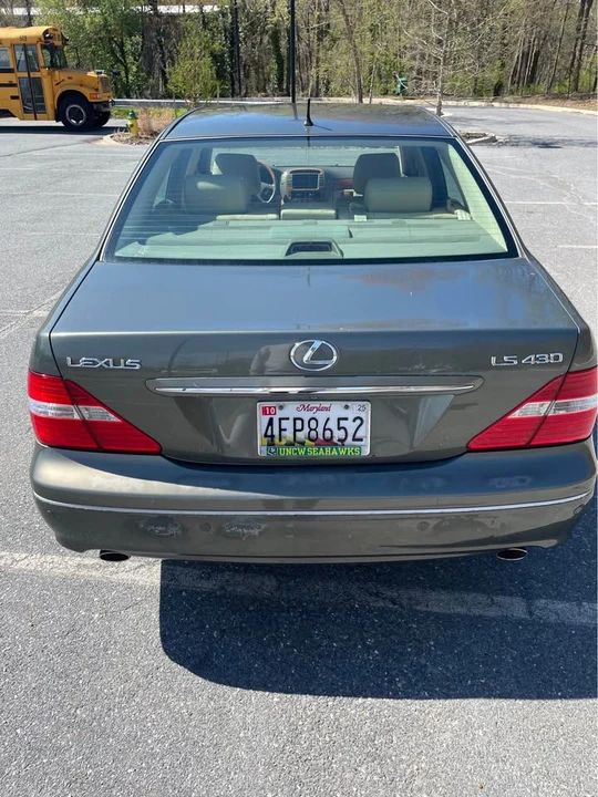 2005 Lexus LS 3rd Gen - Image 6 of 10