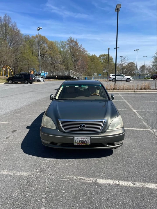 2005 Lexus LS 3rd Gen - Image 3 of 10