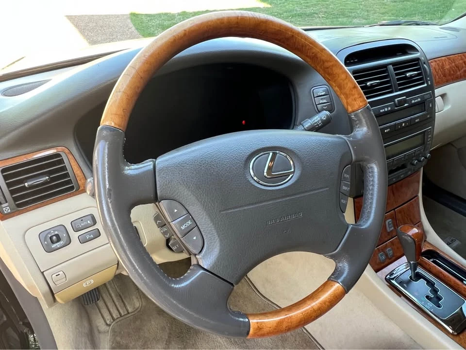2005 Lexus LS 3rd Gen - Image 6 of 8
