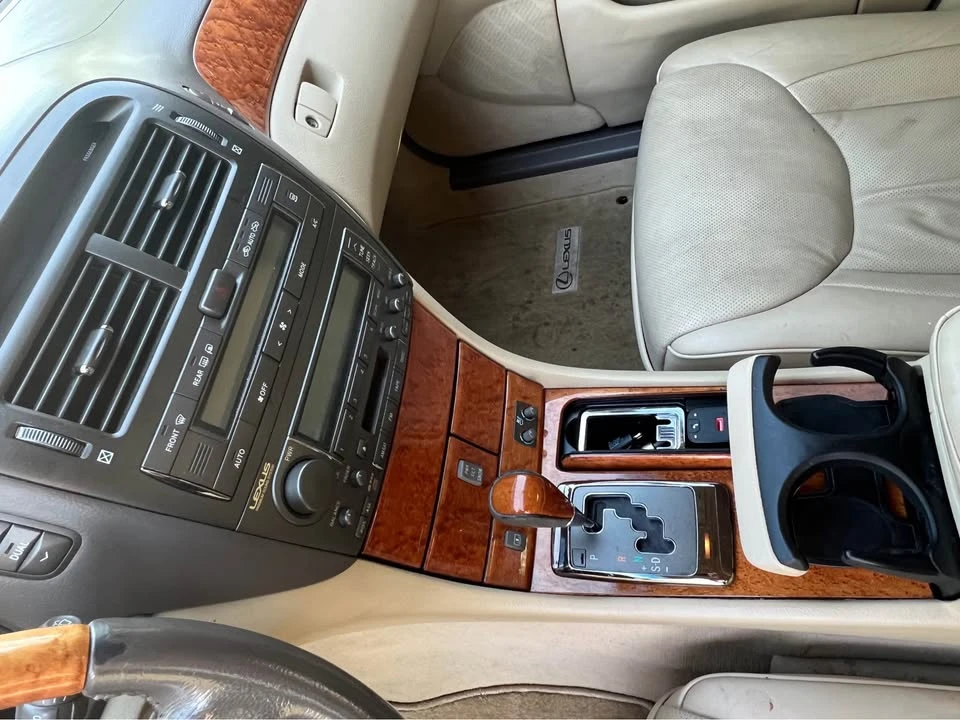 2005 Lexus LS 3rd Gen - Image 7 of 8