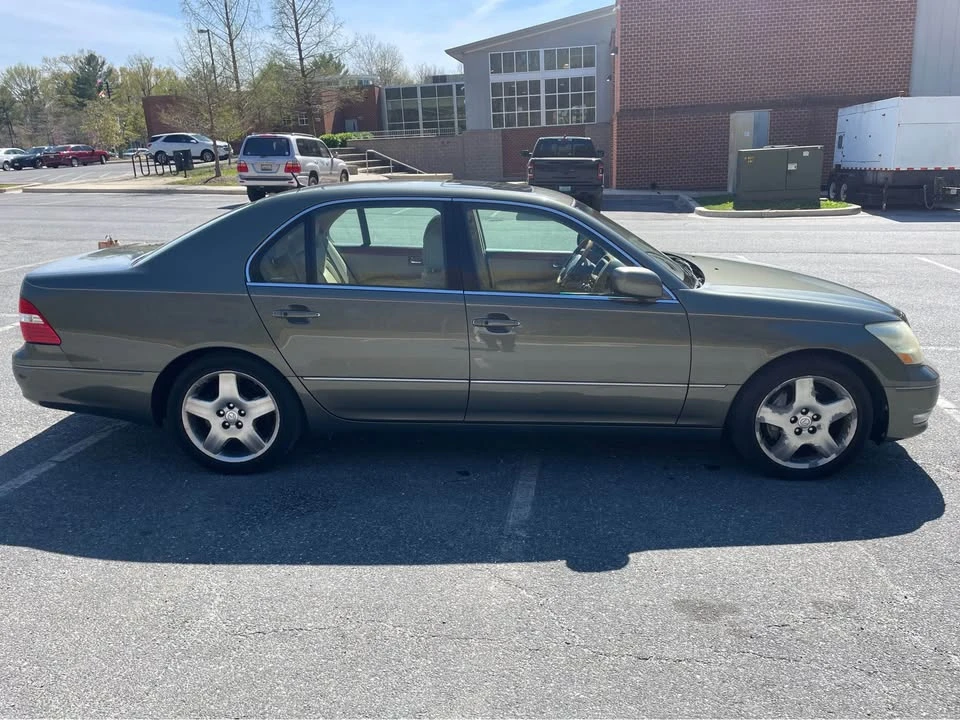 2005 Lexus LS 3rd Gen - Image 5 of 10