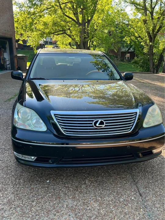 2005 Lexus LS 3rd Gen - Image 2 of 8
