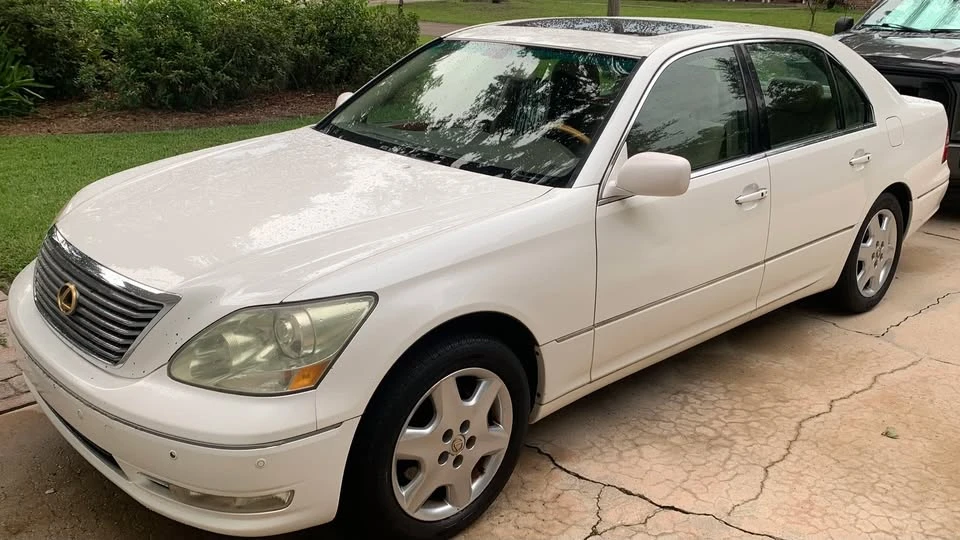 2005 Lexus LS 3rd Gen - Image 2 of 10