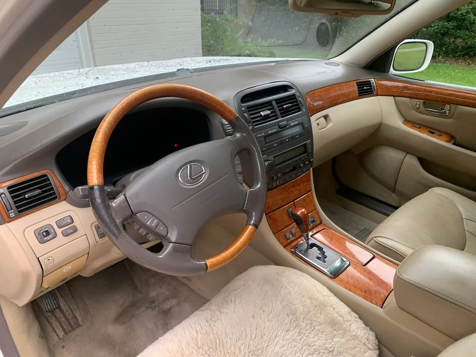 2005 Lexus LS 3rd Gen - Image 5 of 10