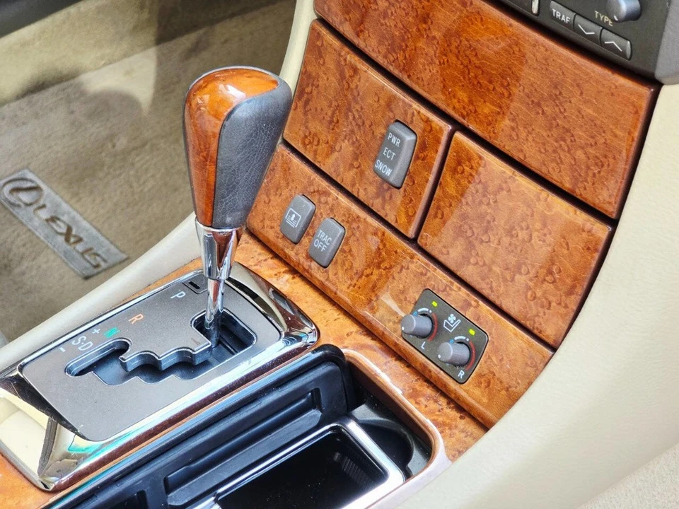 2005 Lexus LS 3rd Gen - Image 15 of 21