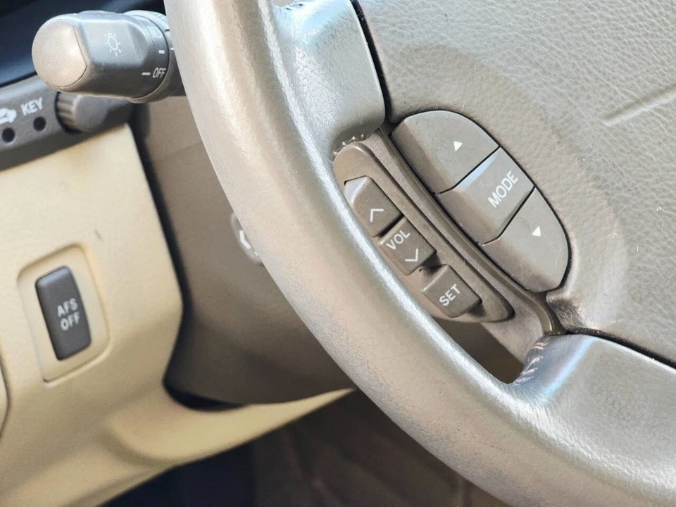 2005 Lexus LS 3rd Gen - Image 11 of 21