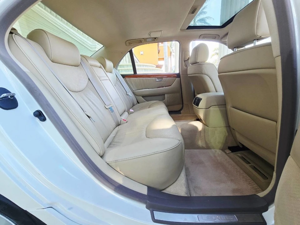 2005 Lexus LS 3rd Gen - Image 19 of 21