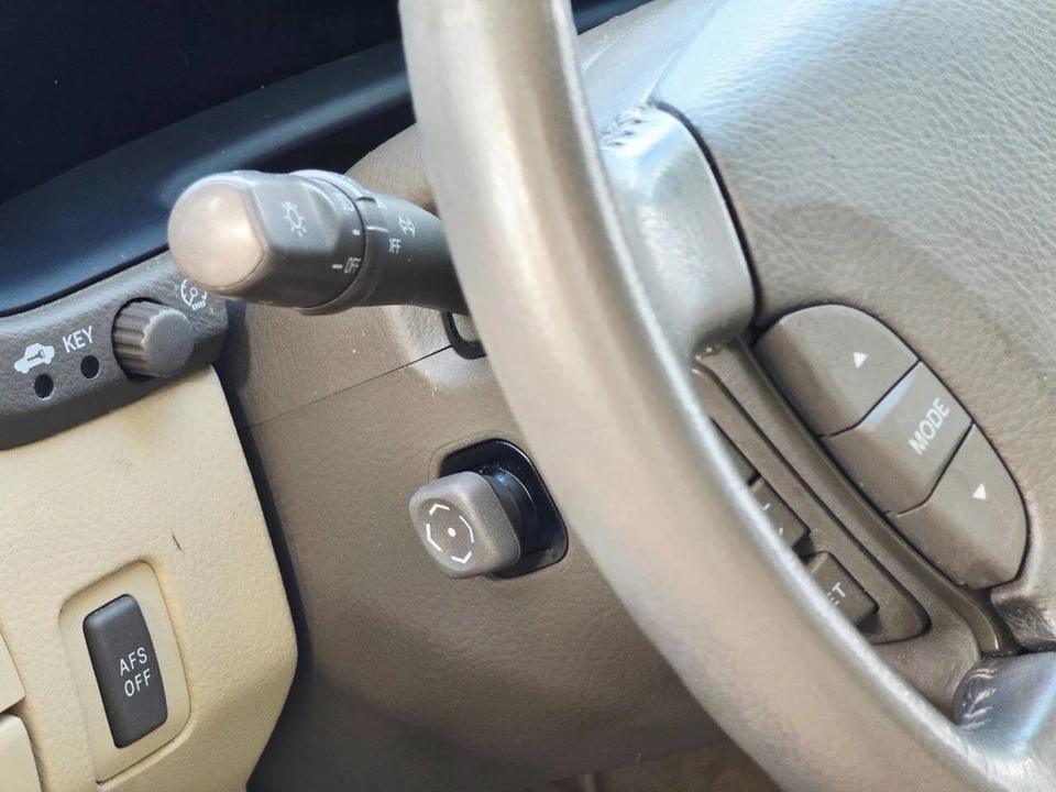 2005 Lexus LS 3rd Gen - Image 12 of 21