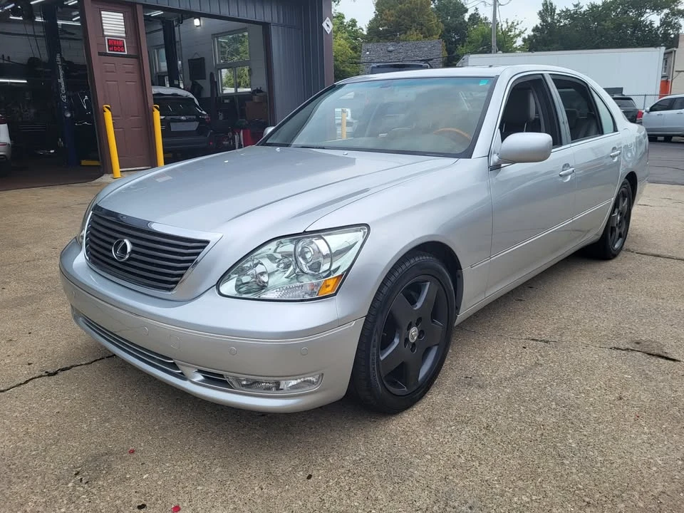2005 Lexus LS 3rd Gen - Image 3 of 15