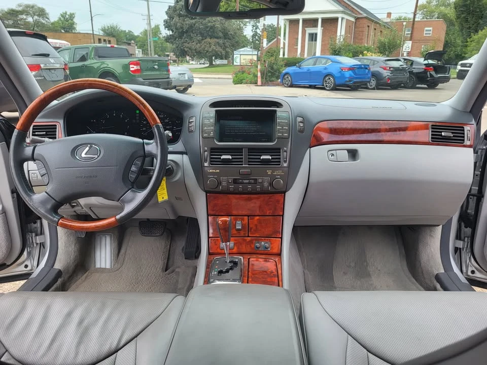 2005 Lexus LS 3rd Gen - Image 12 of 15