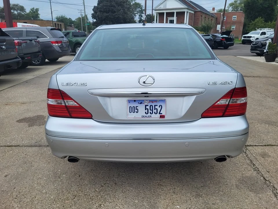 2005 Lexus LS 3rd Gen - Image 5 of 15