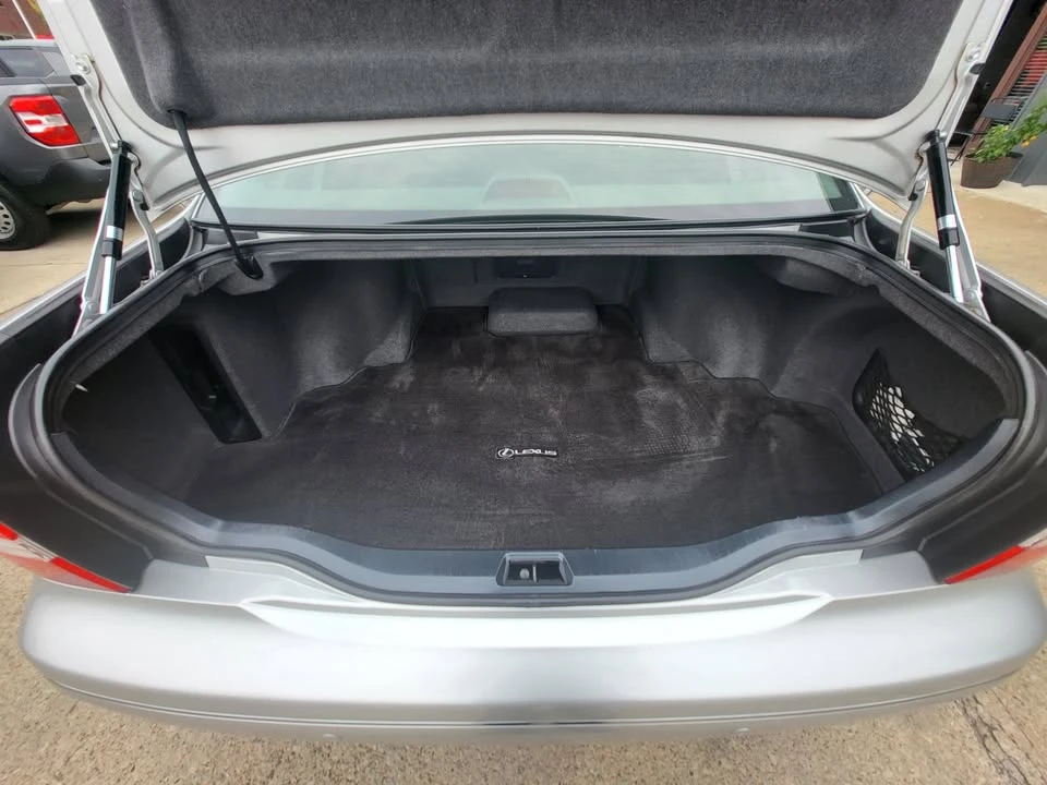 2005 Lexus LS 3rd Gen - Image 9 of 15