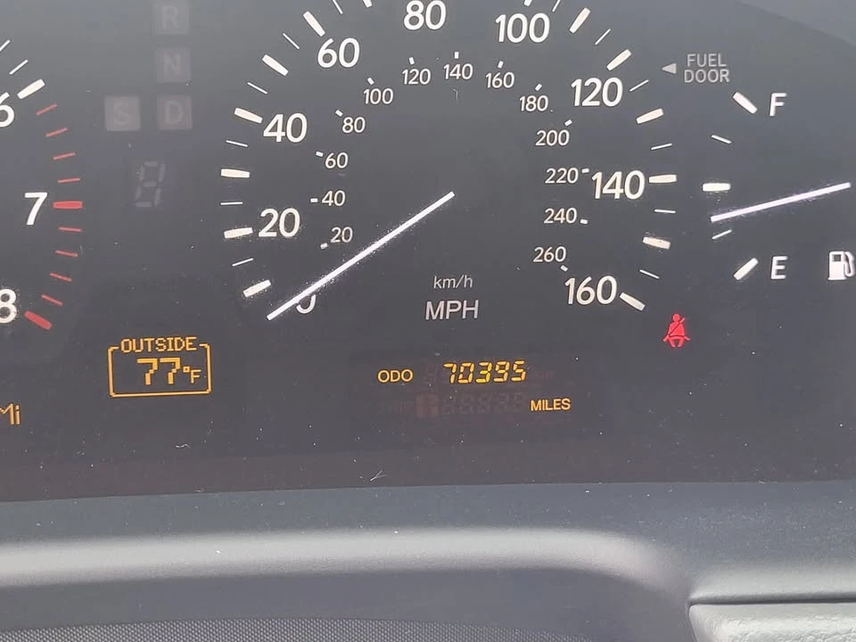 2005 Lexus LS 3rd Gen - Image 14 of 15
