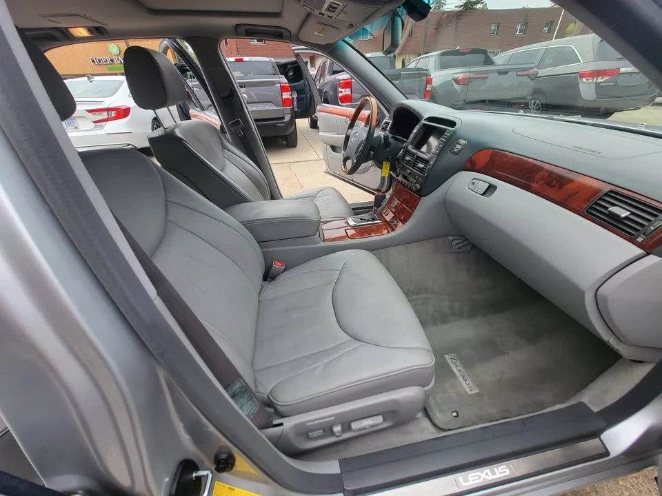 2005 Lexus LS 3rd Gen - Image 11 of 15