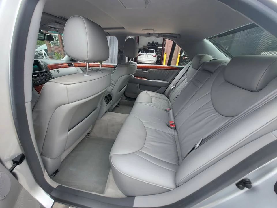 2005 Lexus LS 3rd Gen - Image 8 of 15