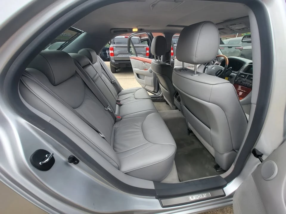 2005 Lexus LS 3rd Gen - Image 10 of 15