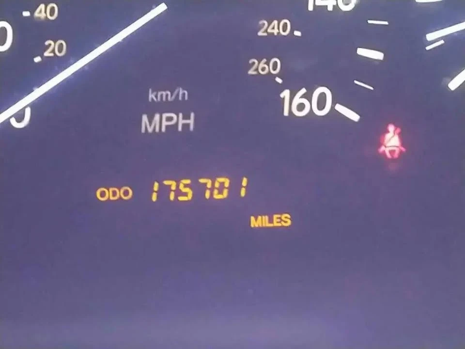 2005 Lexus LS 3rd Gen - Image 6 of 6