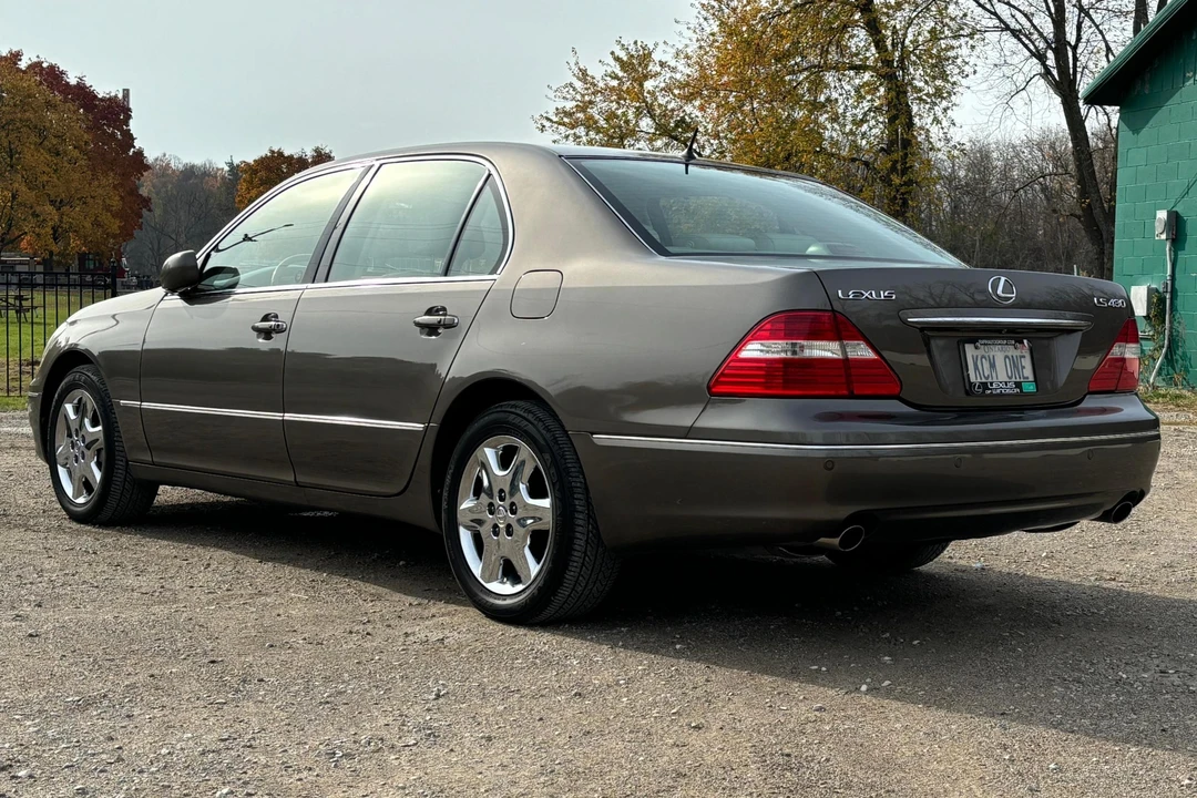 2005 Lexus LS 2nd Gen - Image 4 of 31