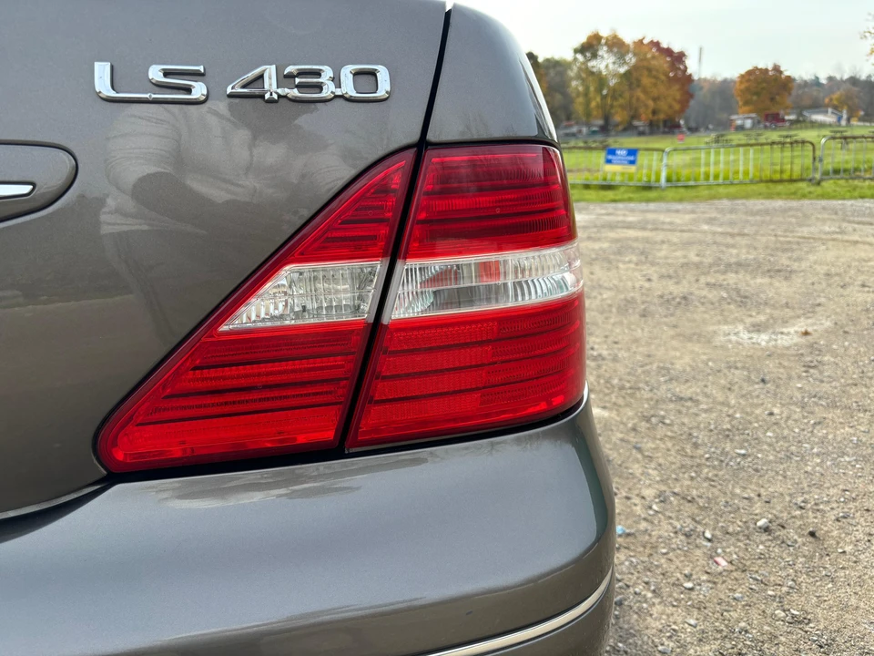 2005 Lexus LS 2nd Gen - Image 16 of 31