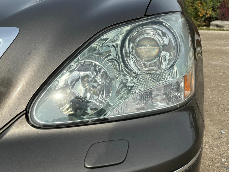 2005 Lexus LS 2nd Gen - Image 12 of 31