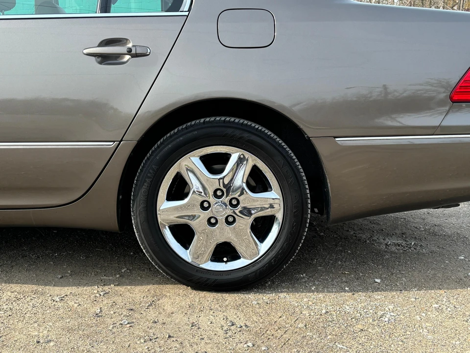 2005 Lexus LS 2nd Gen - Image 24 of 31
