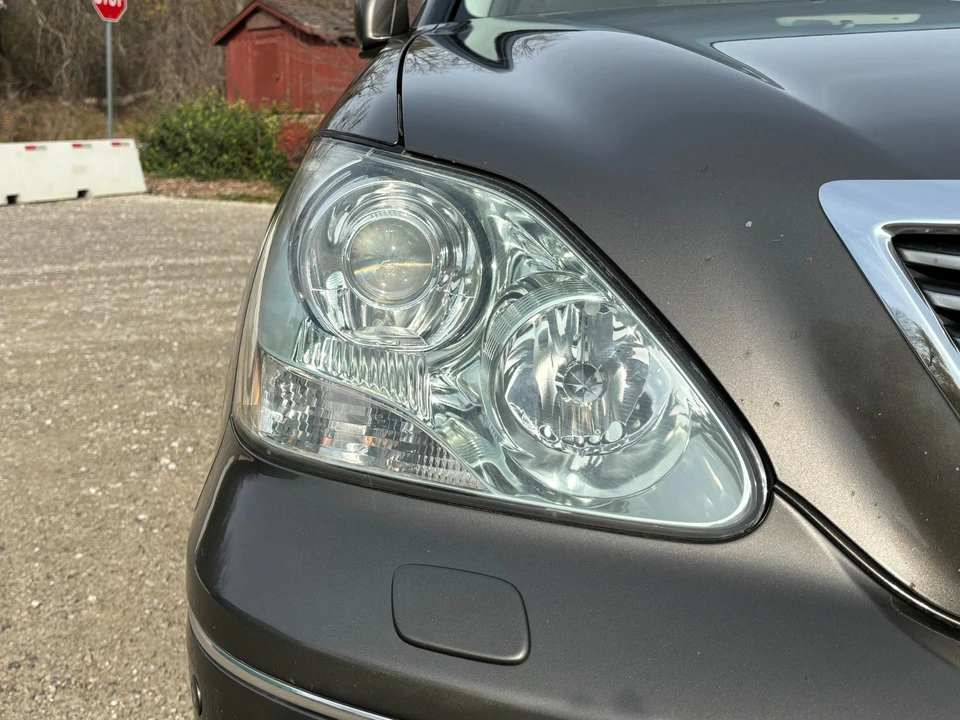 2005 Lexus LS 2nd Gen - Image 11 of 31