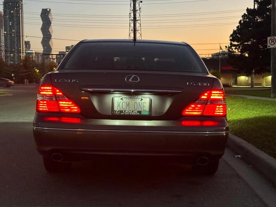 2005 Lexus LS 2nd Gen - Image 7 of 31